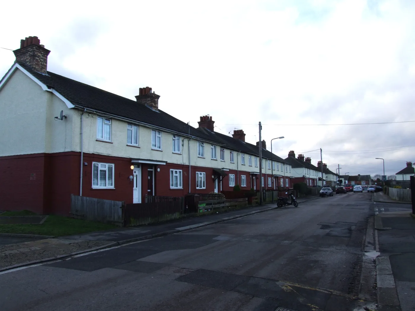 Symons Avenue in Chatham, the road outside Greenvale Primary School. It is one of 14 Medway School Streets, closed to traffic from 8am to 9am and 3pm to 4pm in term time