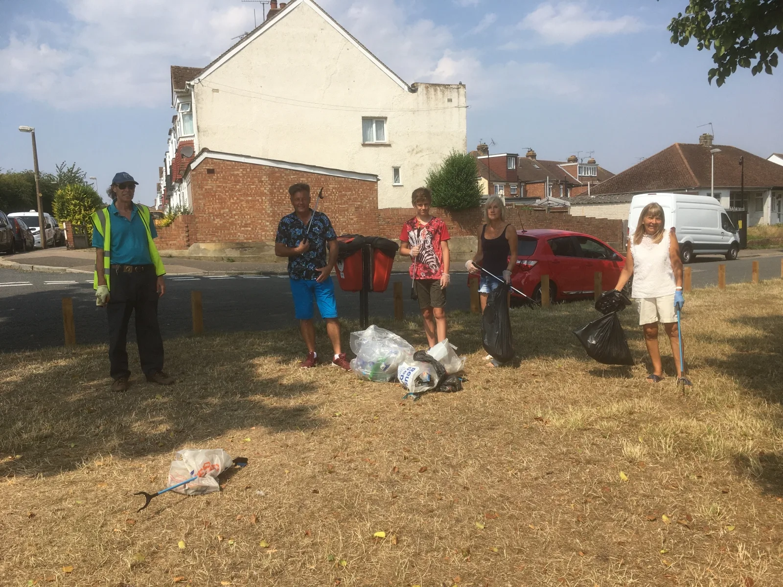 Volunteers on a litter pick at Vinall Park, from the Friends of Vinall Park's own gallery.
